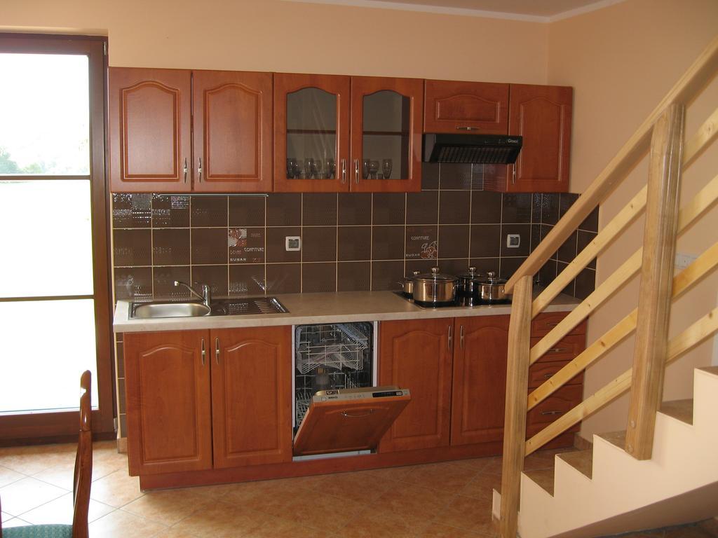 Apartments - Turisticna Kmetija Vrbnjak ليوتومير الغرفة الصورة